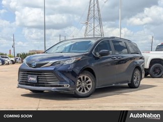Used 2023 Toyota Sienna XLE image 1