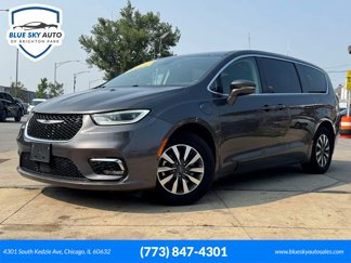 Used 2022 Chrysler Pacifica Touring-L w/ Uconnect Theater Family Group image 1
