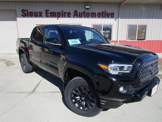 Used 2023 Toyota Tacoma Limited image 1