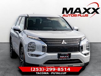Used 2023 Mitsubishi Outlander SE image 1