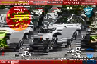 Used 2023 Jeep Grand Cherokee 4WD 4xe image 1