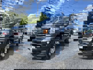 Used 2017 GMC Canyon SLE image 1