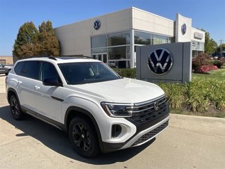 New 2025 Volkswagen Atlas Peak Edition SE image 1