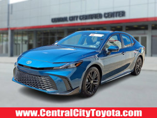 Used 2025 Toyota Camry SE image 1