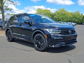 Certified 2022 Volkswagen Tiguan SE R-Line image 1