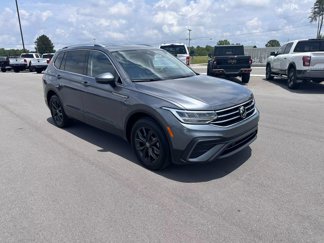 Used 2024 Volkswagen Tiguan SE image 1