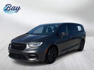 Used 2022 Chrysler Pacifica Touring-L w/ Uconnect Theater Family Group image 1