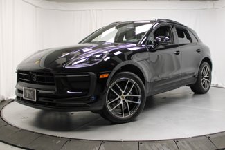 Certified 2025 Porsche Macan image 1