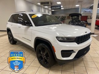 Used 2023 Jeep Grand Cherokee Altitude image 1