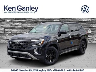 New 2025 Volkswagen Atlas Peak Edition SE image 1