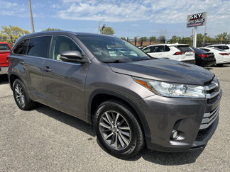 Used 2018 Toyota Highlander XLE image 1