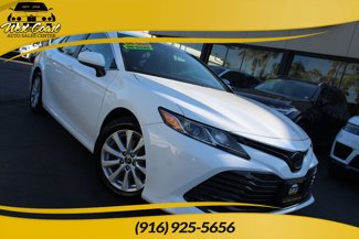 Used 2018 Toyota Camry LE image 1