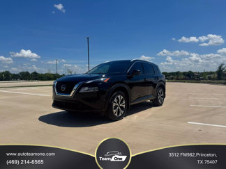 Used 2021 Nissan Rogue SV image 1