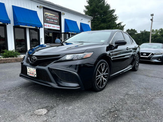 Used 2021 Toyota Camry SE image 1