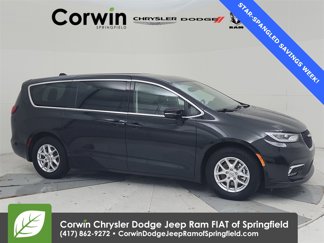 Used 2024 Chrysler Pacifica Touring-L image 1