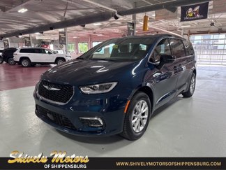 New 2025 Chrysler Pacifica Select image 1