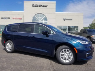 New 2025 Chrysler Pacifica Select image 1