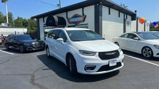 Used 2022 Chrysler Pacifica Touring-L image 1