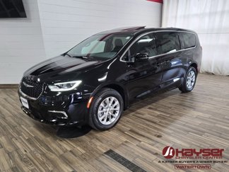 New 2025 Chrysler Pacifica Select w/ Uconnect Theater Family Group image 1