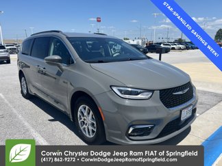 Used 2022 Chrysler Pacifica Touring-L image 1