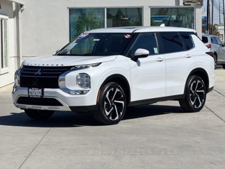 Used 2024 Mitsubishi Outlander SE Black Edition image 1