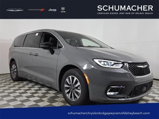 New 2025 Chrysler Pacifica Select w/ Uconnect Theater Family Group image 1