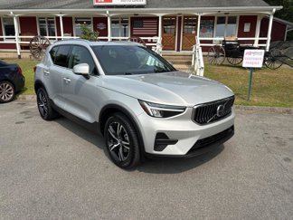 Used 2025 Volvo XC40 B5 Core image 1