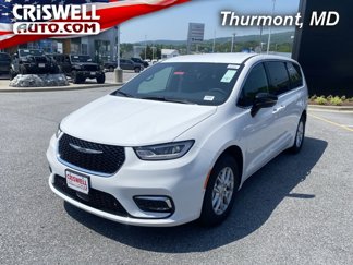 New 2025 Chrysler Pacifica Select image 1