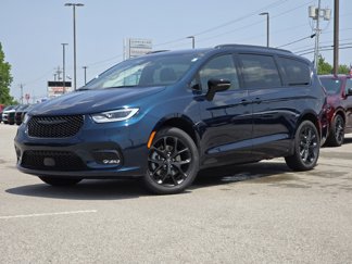 New 2025 Chrysler Pacifica Limited image 1