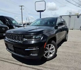 Used 2023 Jeep Grand Cherokee Limited image 1