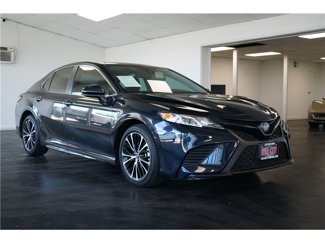 Used 2019 Toyota Camry SE w/ Carpet Mat Package image 1