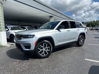 Used 2024 Jeep Grand Cherokee Limited image 1