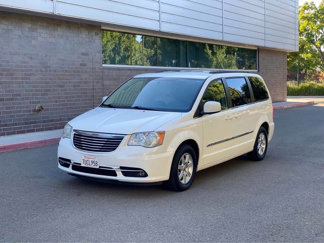 Used 2013 Chrysler Town & Country Touring image 1