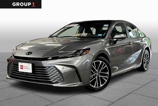 Used 2025 Toyota Camry XLE image 1