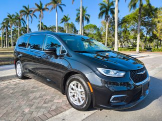 Used 2022 Chrysler Pacifica Touring-L image 1