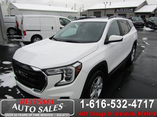 Used 2022 GMC Terrain SLE w/ Driver Convenience Package image 1