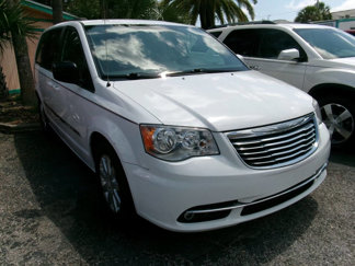 Used 2016 Chrysler Town & Country Touring image 1