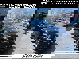 Used 2025 Nissan Versa SV image 1