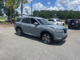 Used 2024 Nissan Pathfinder Platinum image 1