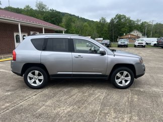 Used 2015 Jeep Compass Latitude image 1