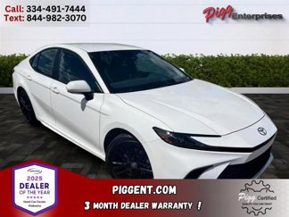 Used 2025 Toyota Camry SE image 1