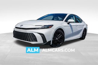 Used 2025 Toyota Camry SE image 1