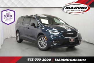 New 2025 Chrysler Pacifica Select image 1