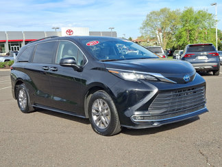 Certified 2023 Toyota Sienna XLE image 1