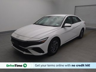 Used 2024 Hyundai Elantra SEL image 1