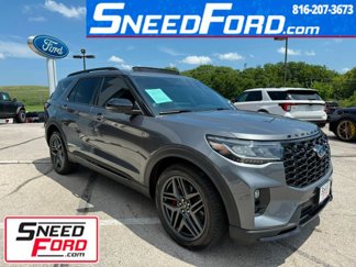 Used 2025 Ford Explorer ST image 1