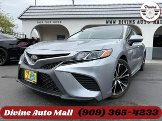 Used 2020 Toyota Camry SE image 1