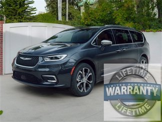 Used 2022 Chrysler Pacifica Touring-L image 1
