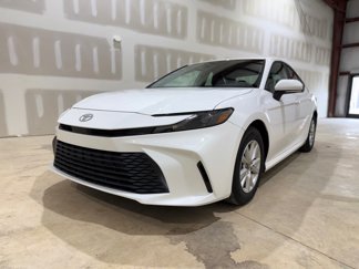 Used 2025 Toyota Camry LE image 1