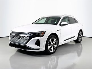 Used 2024 Audi Q8 e-tron Premium image 1